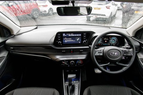 Hyundai BAYON T-GDI SE CONNECT DCT MHEV 4