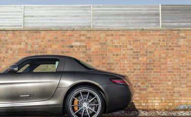 Mercedes-Benz SLS AMG 25