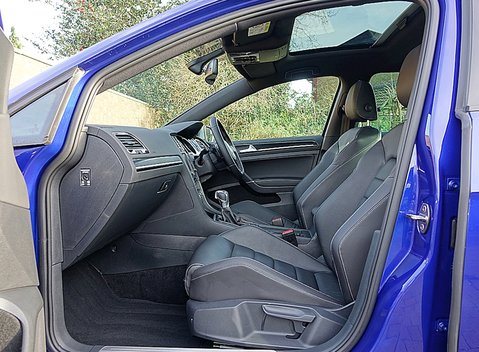 Volkswagen Golf R 16