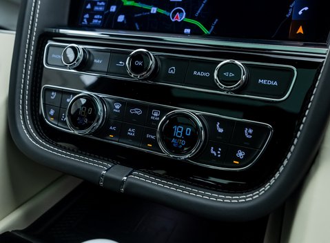 Bentley Bentayga V8 S 26