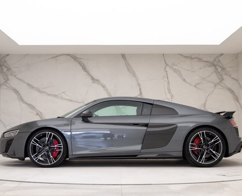 Audi R8 V10 Performance Carbon Black 