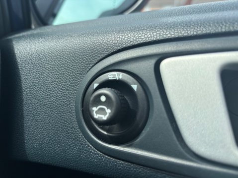 Ford Fiesta TITANIUM 31
