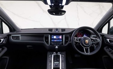 Porsche Macan GTS PDK 13