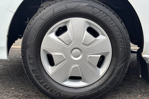 Ford Transit Custom 300 L2 H2 Trend 130 ps Panel Van - Air Con 30