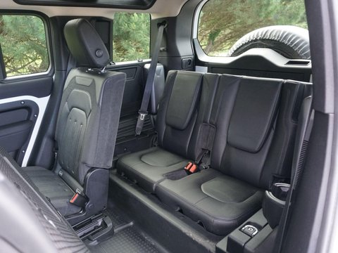 Land Rover Defender 2.0 SD4 SE Auto 4WD Euro 6 (s/s) 5dr 9