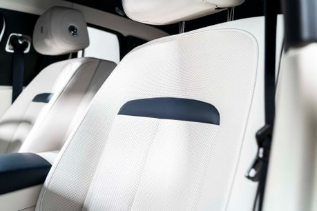 Rolls-Royce Ghost V12. STARLIGHT. H, C & M SEATS. REAR ENTERTAINMENT. HUD. A/CRUISE CONTROL 22