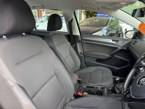 Volkswagen Golf 1.6 TDI BlueMotion Tech SE Nav Euro 6 (s/s) 5dr 17