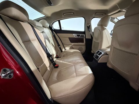 Jaguar XF D LUXURY 18