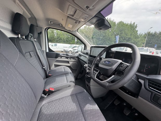 Ford Transit Custom SWB L1H1 Low Roof Limited 280 Air Con Alloys Sensors Cam EURO 6 15