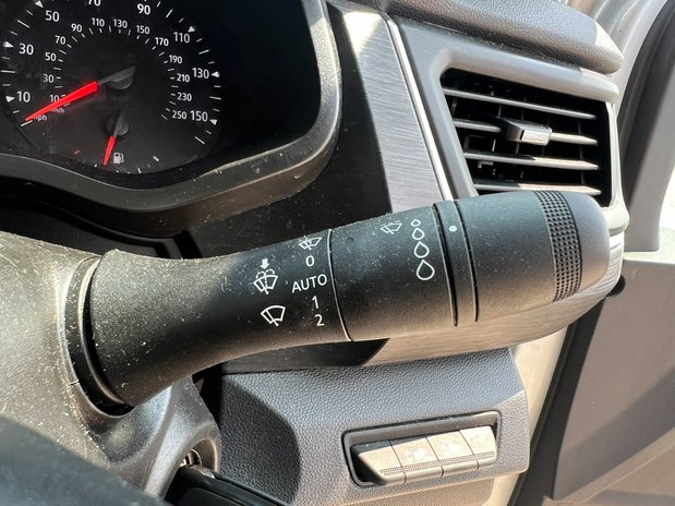 Renault Trafic Crew Cab (SOLD) SWB L1H1 Sport SL28 Air Con Alloys Sensors Tow Bar EURO 6 N 44