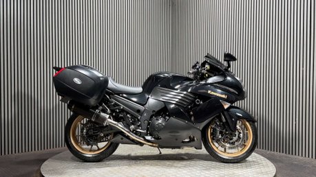 Kawasaki ZZR1400 2010 ONLY 30K STUNNING BIKE PANNIERS LONG MOT WARRANTY 1400CC 4