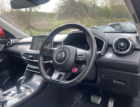 MG HS 1.5 MG HS Exclusive Semi-Auto 5dr 11