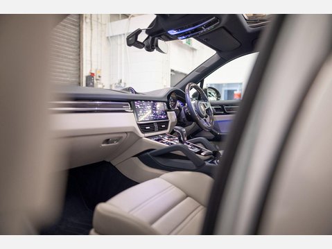 Porsche Cayenne 3.0 V6 E-Hybrid 17.9kWh Platinum Edition TiptronicS 4WD Euro 6 (s/s) 5dr (3 74