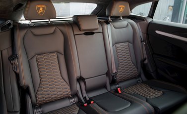Lamborghini Urus 14