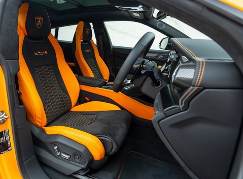 Lamborghini Urus Pearl Capsule 14