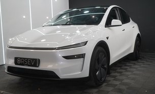 Tesla Model Y PREMIUM LONG RANGE RWD No Luxury Tax Available Now! 1 Owner VAT Qualifying 10