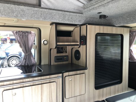 Nissan Elgrand 3.5 V6 Automatic Highway Star 4 berth Camper van with pop up roof 57000m 33