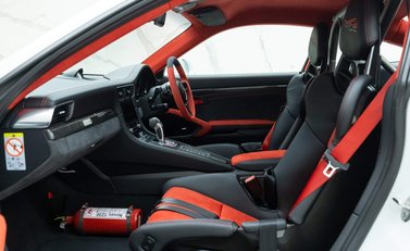 Porsche 911 GT2 RS (991) 12