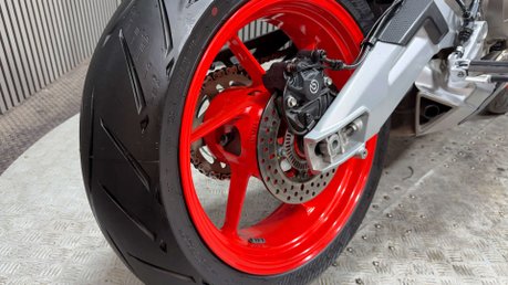 Aprilia Tuono 660 2021 ONLY 11K STUNNING BIKE NEW TYRES MID WEIGHT NAKED 27