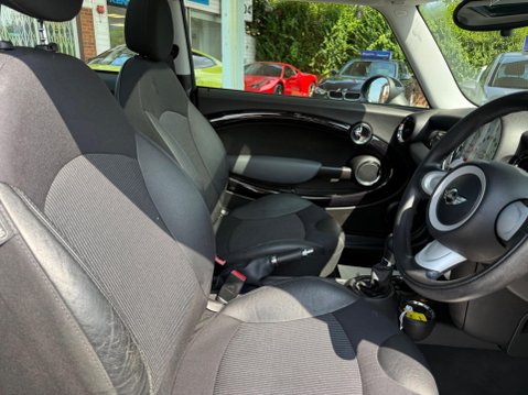 Mini Hatch 1.6 Cooper Steptronic Euro 4 3dr 19