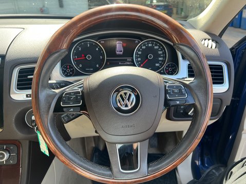 Volkswagen Touareg 3.0 TDI V6 BlueMotion Tech SE SUV 5dr Diesel Tiptronic 4WD Euro 6 (s/s) (26 10