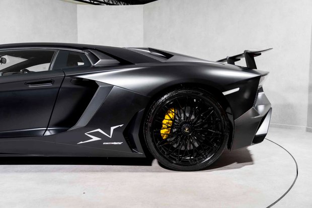 Lamborghini Aventador SV AD PERSONAM. FACTORY SATIN CARBON FIBRE EXT. COMFORT SEATS. FRONT LIFT. 3
