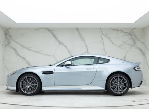 Aston Martin V12 Vantage S 2