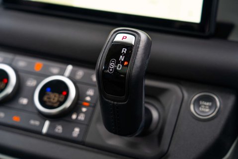 Land Rover Defender D250 SE County Edition 17