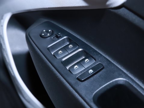 Hyundai i10 1.0 MPi Premium 5dr Auto 32