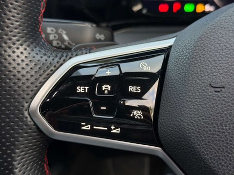 Volkswagen Golf 2.0 Golf Clubsport GTi TSi Semi-Auto 5dr 40