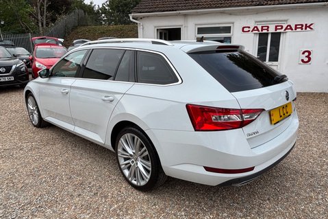Skoda Superb SE TSI AUTOMATIC. 1 PREVIOUS KEEPER.. APPLE PLAY.. 5 MAIN DEALER SERVICE 10