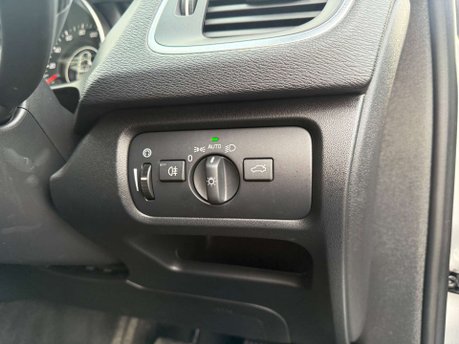 Volvo V40 1.6 V40 SE Luxury D2 Auto 5dr 33