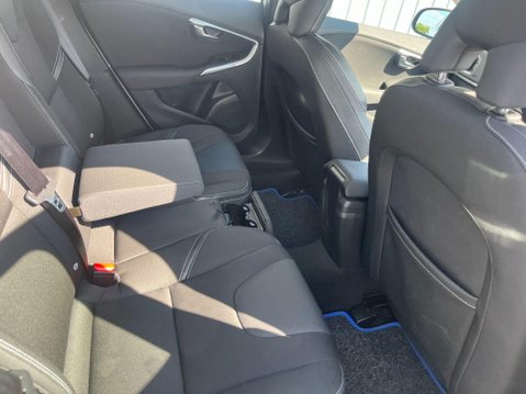 Volvo V40 2.0 T2 GPF Momentum Nav Plus Euro 6 (s/s) 5dr 31