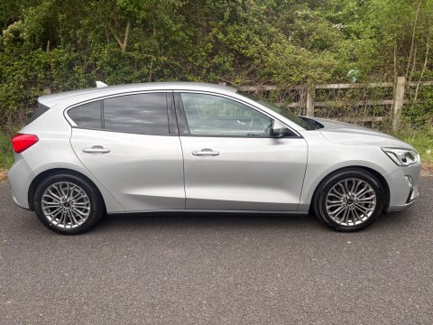 Ford Focus TITANIUM X 6