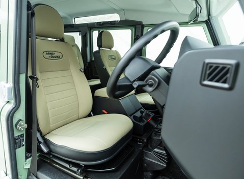 Land Rover Defender 110 HERITAGE 14