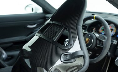 Porsche 911 GT3 RS Weissach (991.2) 12