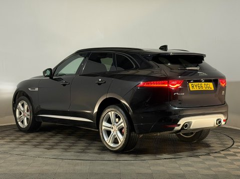 Jaguar F-Pace V6 S AWD 9