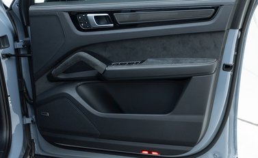 Porsche Cayenne Turbo GT 22