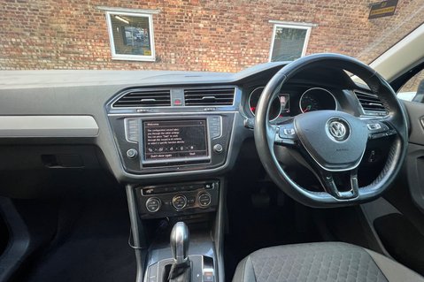 Volkswagen Tiguan SE NAVIGATION TDI BMT DSG -FRONT + REAR CAMERAS  11