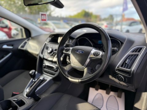 Ford Focus 1.0T EcoBoost Titanium Euro 5 (s/s) 5dr 14