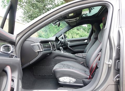 Porsche Panamera GTS 22