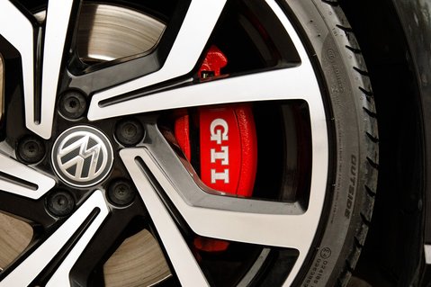 Volkswagen Golf GTI PERFORMANCE TSI DSG 13