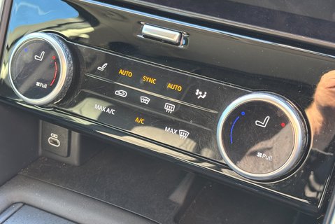 Land Rover Discovery D300 HSE Mhev Panel Van - Full LR Service History 26