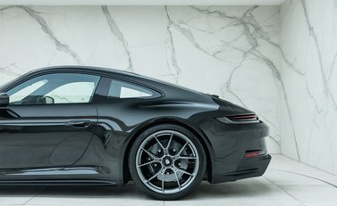 Porsche 911 GT3 Touring (992) 41