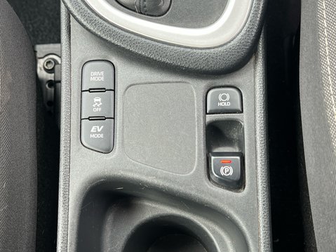 Toyota Yaris ICON FHEV 37