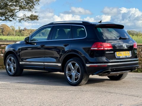 Volkswagen Touareg 3.0 TDI V6 BlueMotion Tech R-Line Tiptronic 4WD Euro 6 (s/s) 5dr 3