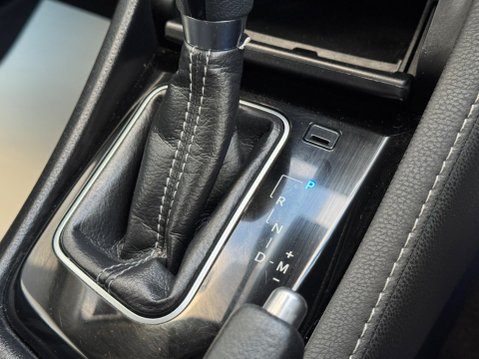 Toyota Auris 1.2 VVT-i Excel Touring Sports CVT Euro 6 (s/s) 5dr (Safety Sense) 32