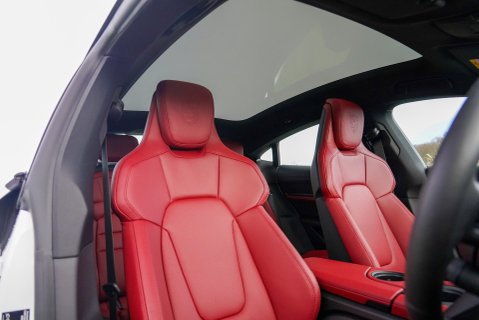 Porsche Taycan Performance Plus 93.4kWh 9