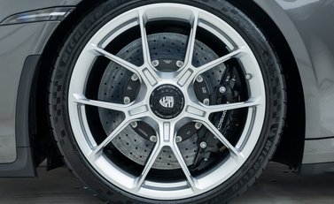 Porsche 911 GT3 TOURING (992) 29