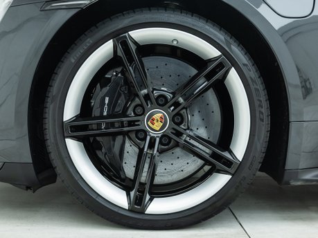 Porsche Taycan TURBO S 